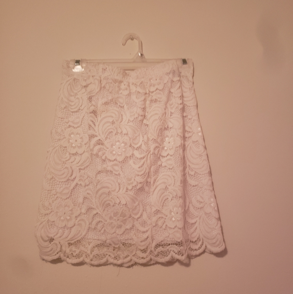White lace pencil skirt